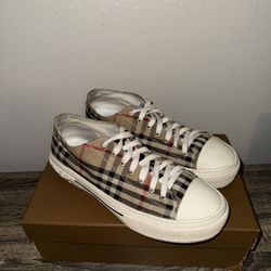 Burberry Shoes 