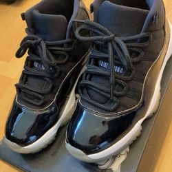 Mens Jodan 11 Size 8.5 Asking $130
