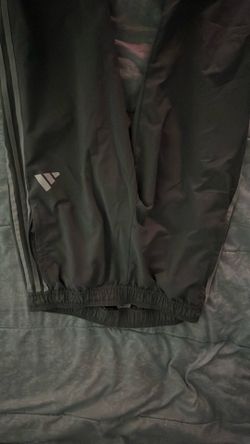 Large Grey Adidas Pants (USED)