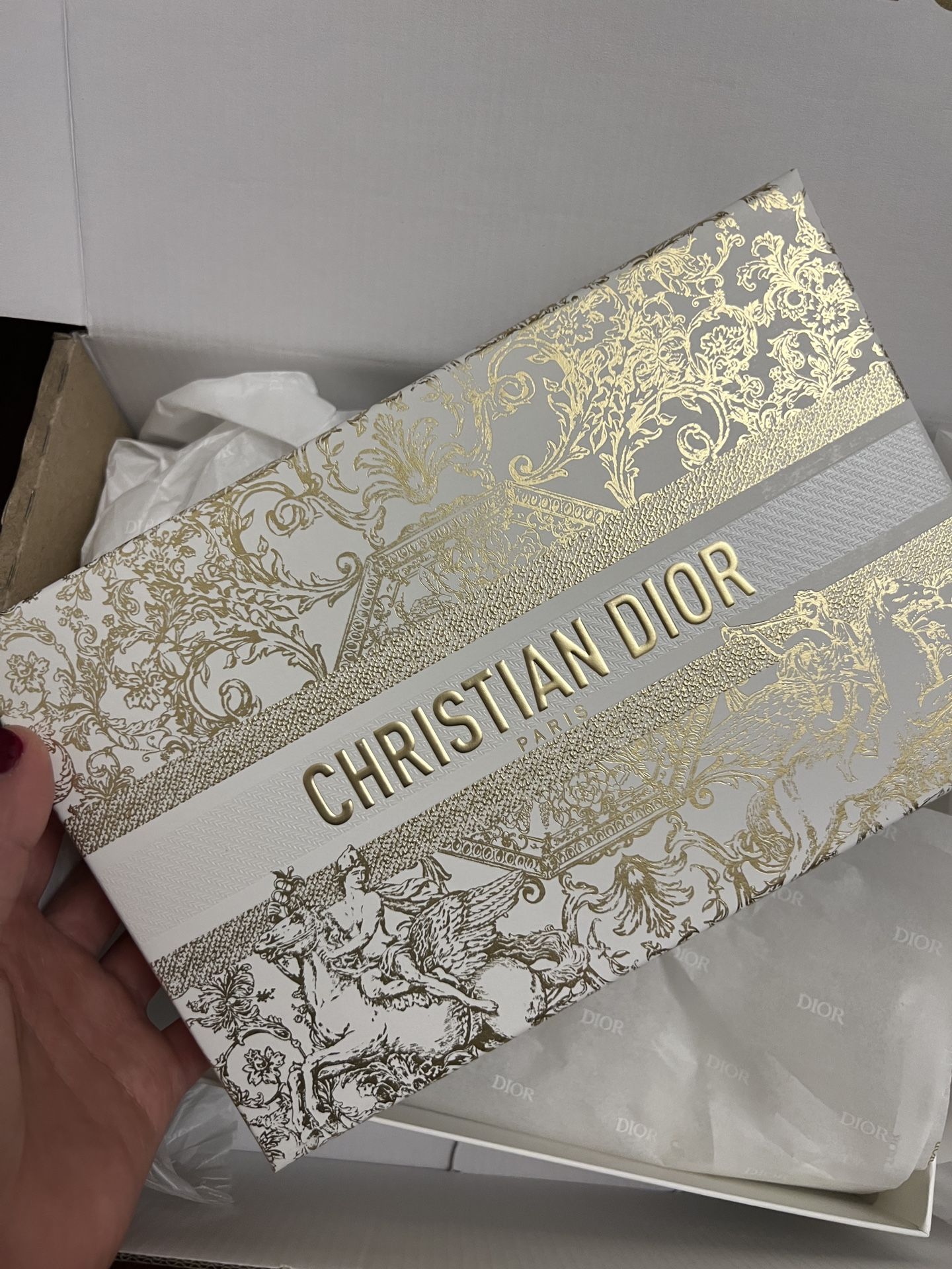 DIOR Holiday 2023 Ltd Edition Gold & White Gift Box 8.5” x 5.5” x 3” NEW Envelop