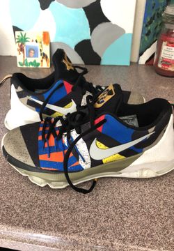 25.00 boys size 5 Nike