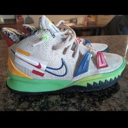 Nike Kyrie 7 Visions (size 10)