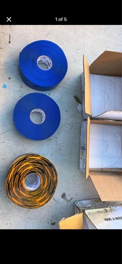3 rollos de floor tape Amarillo de $4” y 2 azules de 3” pido $25 por rollo