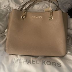Michael Kors Sachet Handbag 