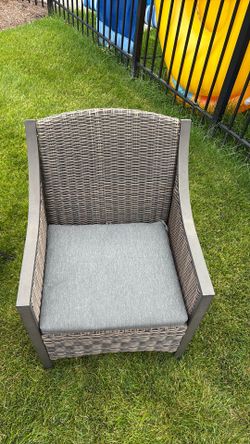4 patio chairs