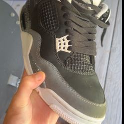 Jordan 4 Retro Fear.