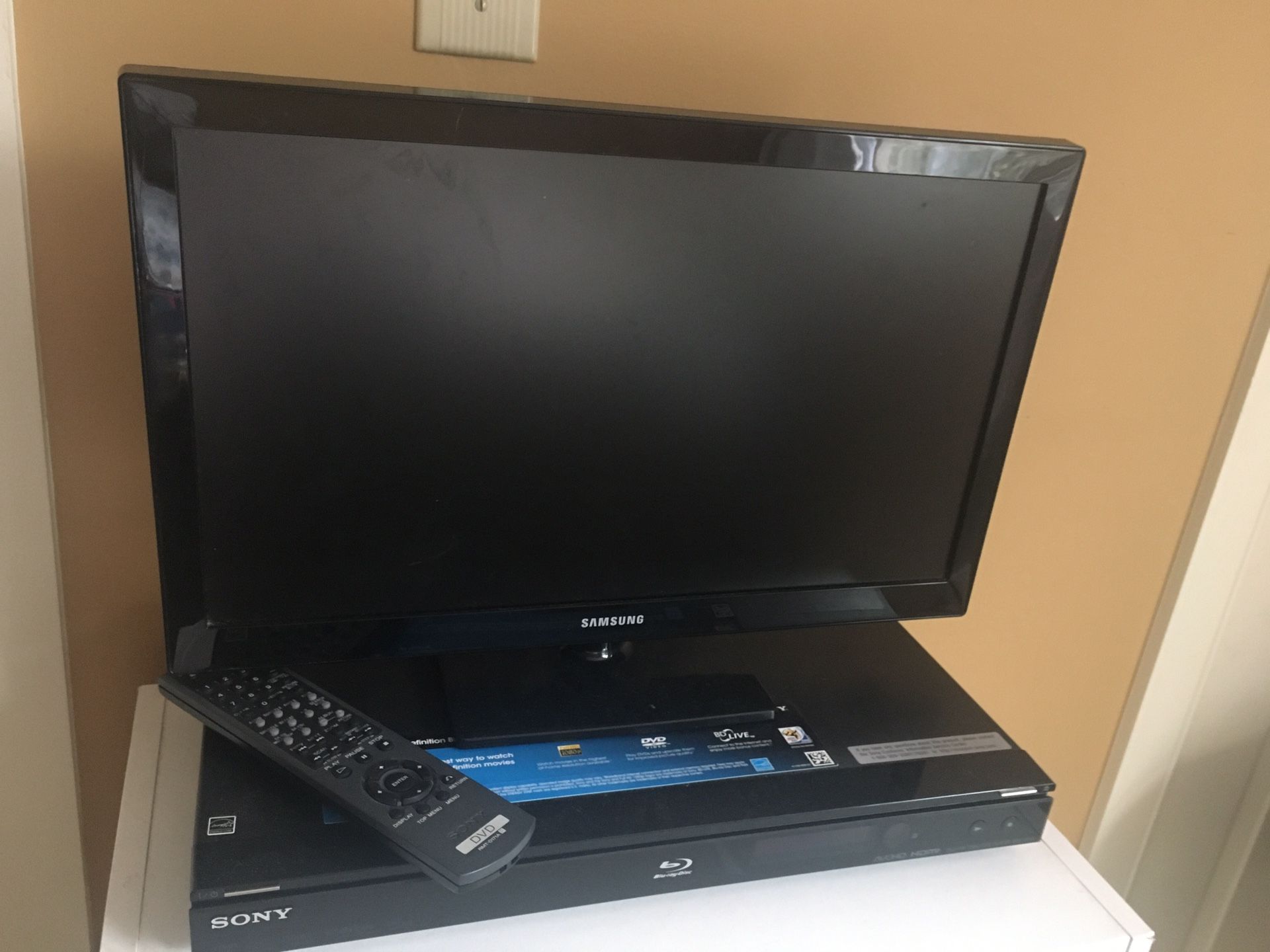 22” Samsung Tv & DVD Player Combo