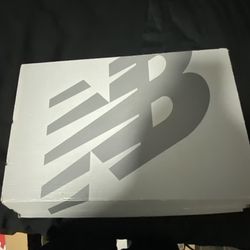 new balance 990v5 original black 8.5 $100 comes With A Box