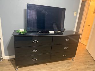 Dresser, 1 night stand and TV
