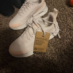 Size 7 Nike Women Shoes New Never Used 