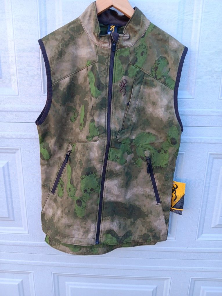 Camo Hunting Vest ! NWT - Mens L