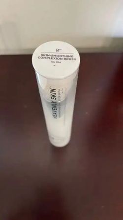 New in sealed box - IT Cosmetics Brush #704