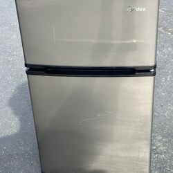 Midea Mini Fridge