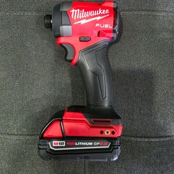 Milwaukee M18 FUEL 1/4" Hex Impact Driver Kit with 2.0 Battery & Charger