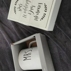 Wedding Picture Box And Coffee Cups