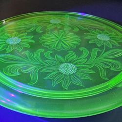 Uranium Footed Cake Plate