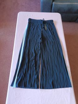 Pleated Black Wide-Leg Pants with White Side Stripes "One Size"