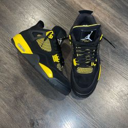 Nike Jordan 4s Thunders 9.5 