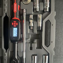 New Torque Wrench/ Spark Plug Kit 