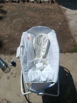 !! Rocking Bassinet  Up To 5 Months