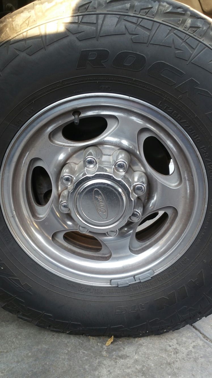 2004 Ford f250 rims and tires