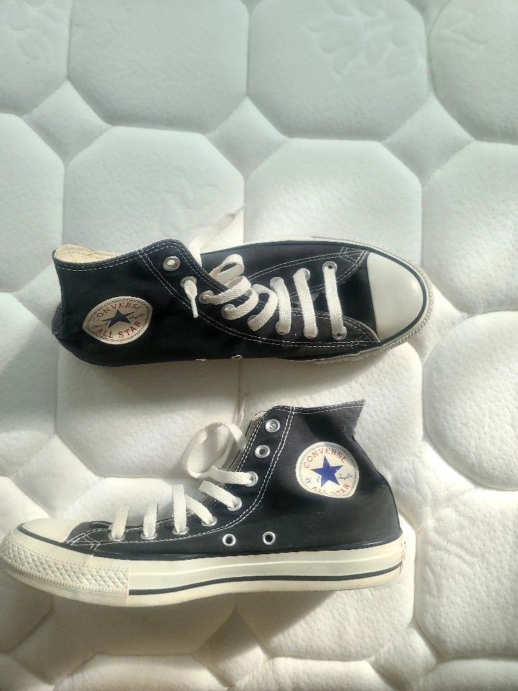 Converse Chuck Taylor's Size 8