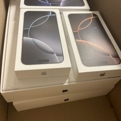 1TB iPAD PRO 13 BRAND NEW NEVER USED NEVER OPENED