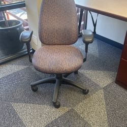Comfortable office chairs with wheels