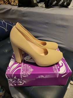 Brand new Cute beige faux suede Heels size 9