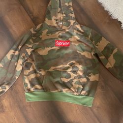 Supreme hoodie 