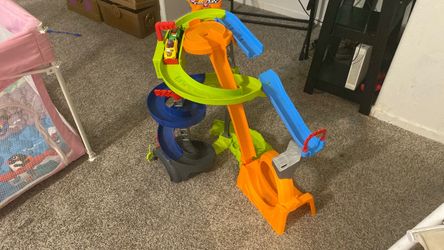 Little people hot wheels track with 2 original cars