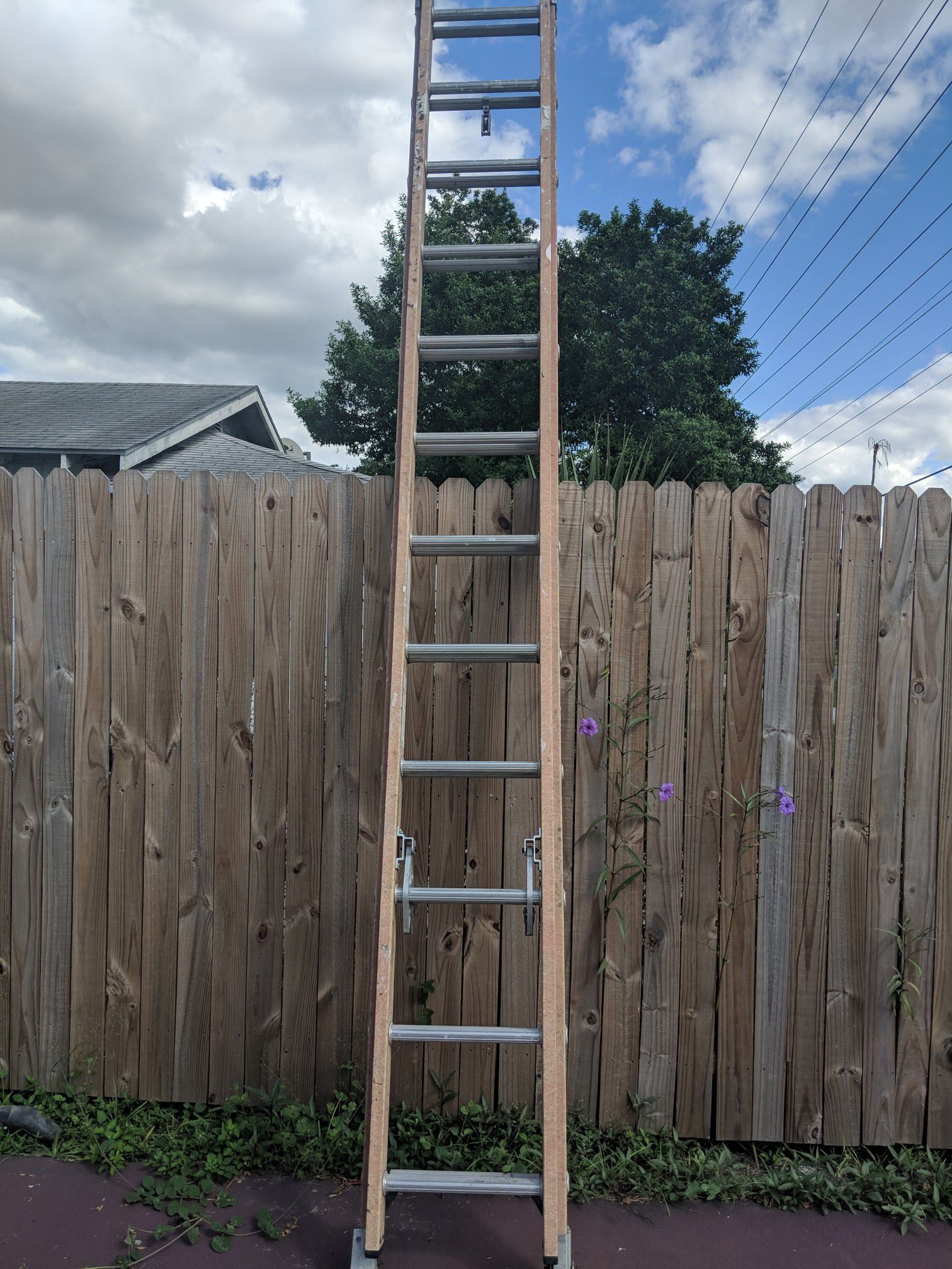 24 foot fiberglass ladder good condition