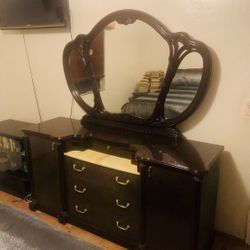Brown 6 Drawers Dresser With Mirror ($140)