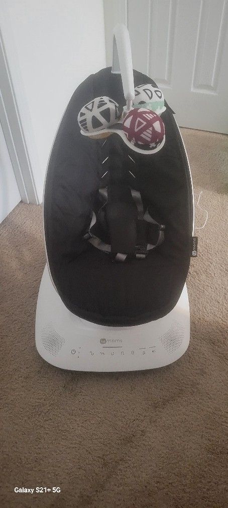 4moms mamaroo multi motion babyswing (Bluetooth connectivity