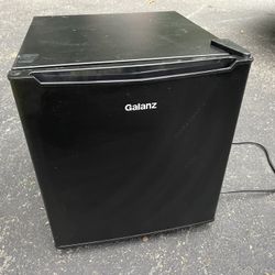 Galanz Mini-fridge 