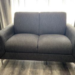 Used Dark Gray Loveseat – Very Good Condition
