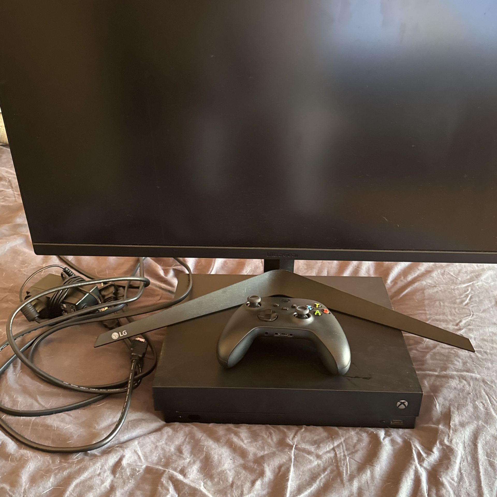 Xbox One X Monitor