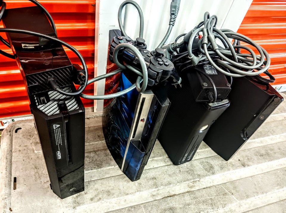 1-Xbox 1 ,1 Xbox 360 & 2 PS3 - PS3 Slim SYSTEMS #LOT