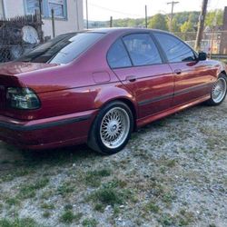BMW 528i Red