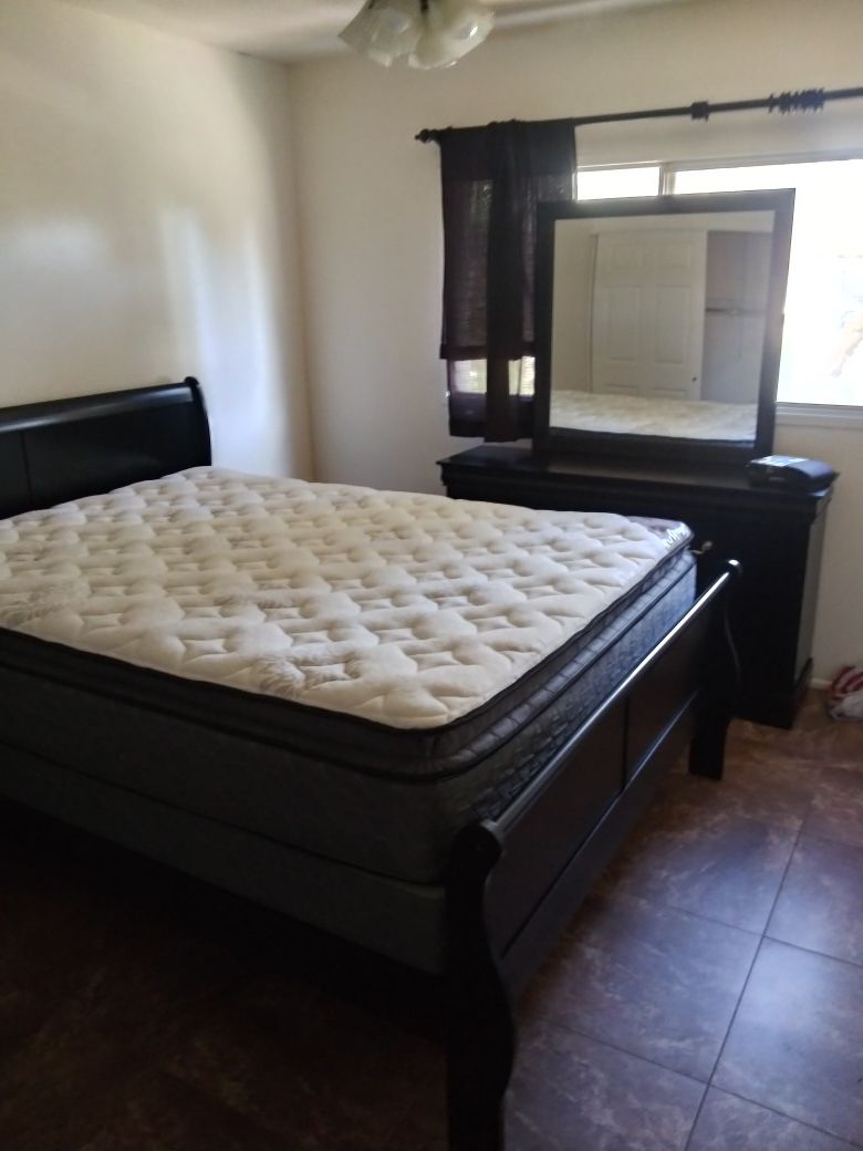 Queen size bedroom set.Bed and box spring included