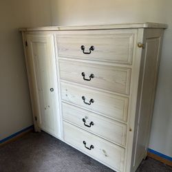 6 Dresser