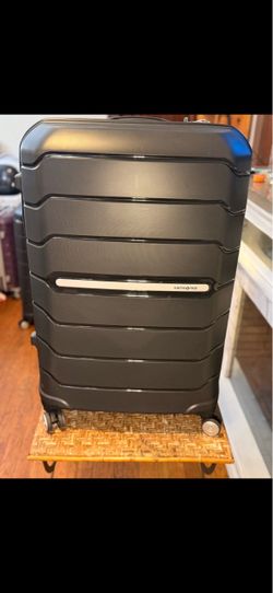2 Samsonite Hard Shell Spinner Luggage’s