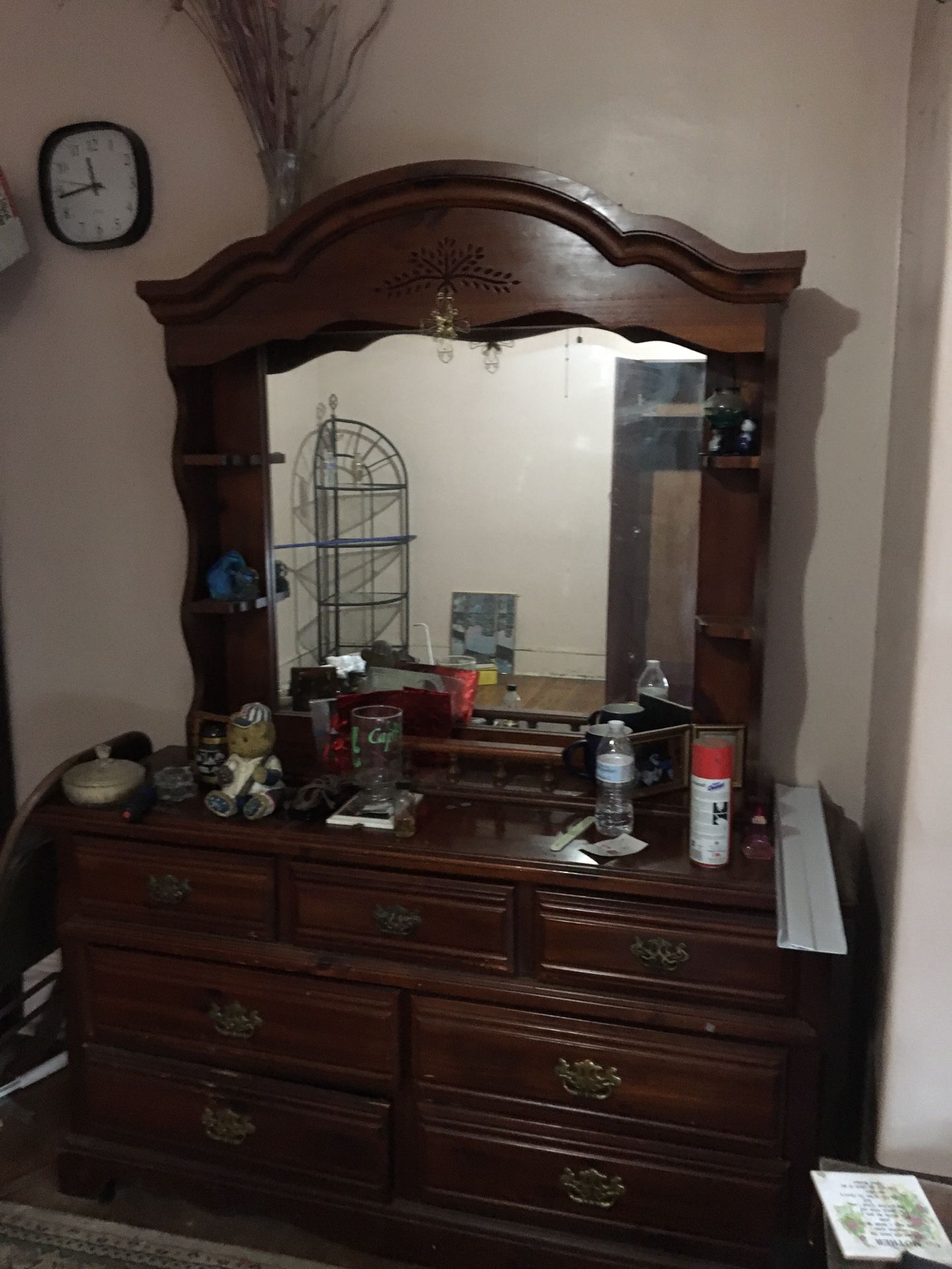 Dresser With Mirror