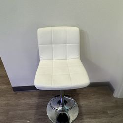 2 Counter Top White Chairs