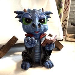 World of Wonders Periwinkle Wizard- Dreamland Dragon Figurine   Periwinkle the Sky Dragon, the most imaginative of the collectible characters from the