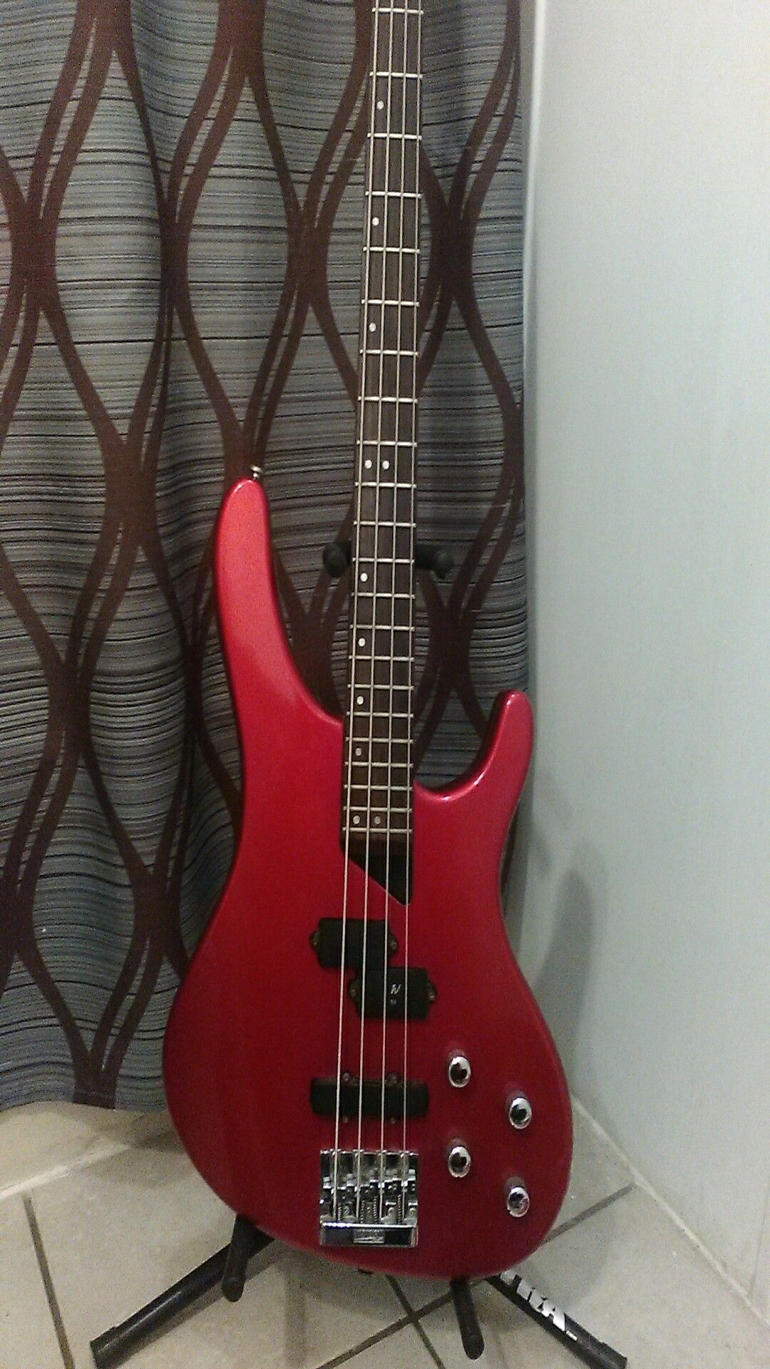 Washburn bantam XB-200 bass guitar