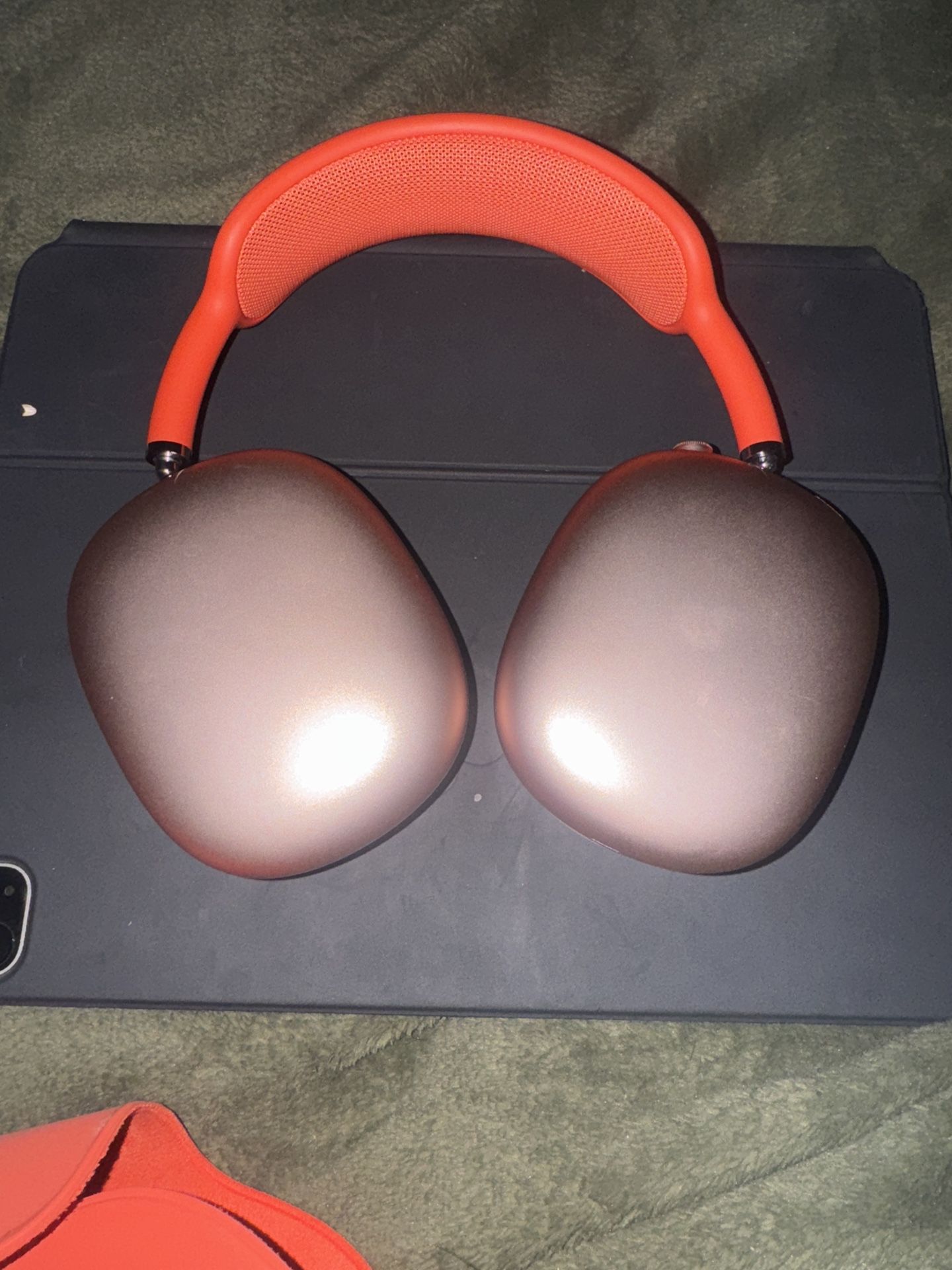 Pink Airpods Max