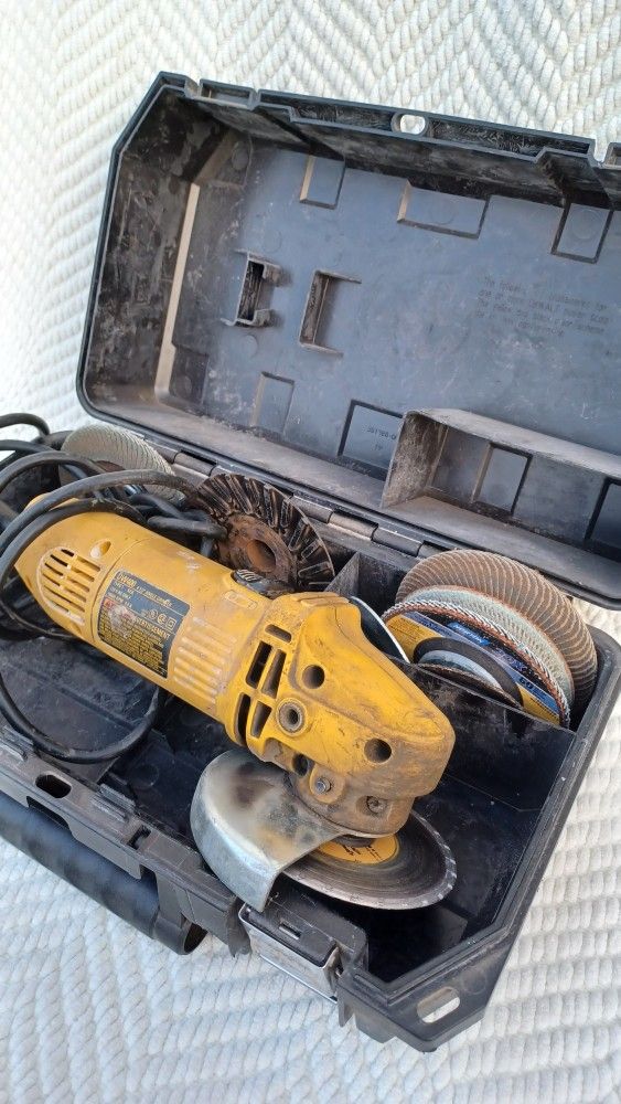 DeWALT 4 1/2" Angle Grinder