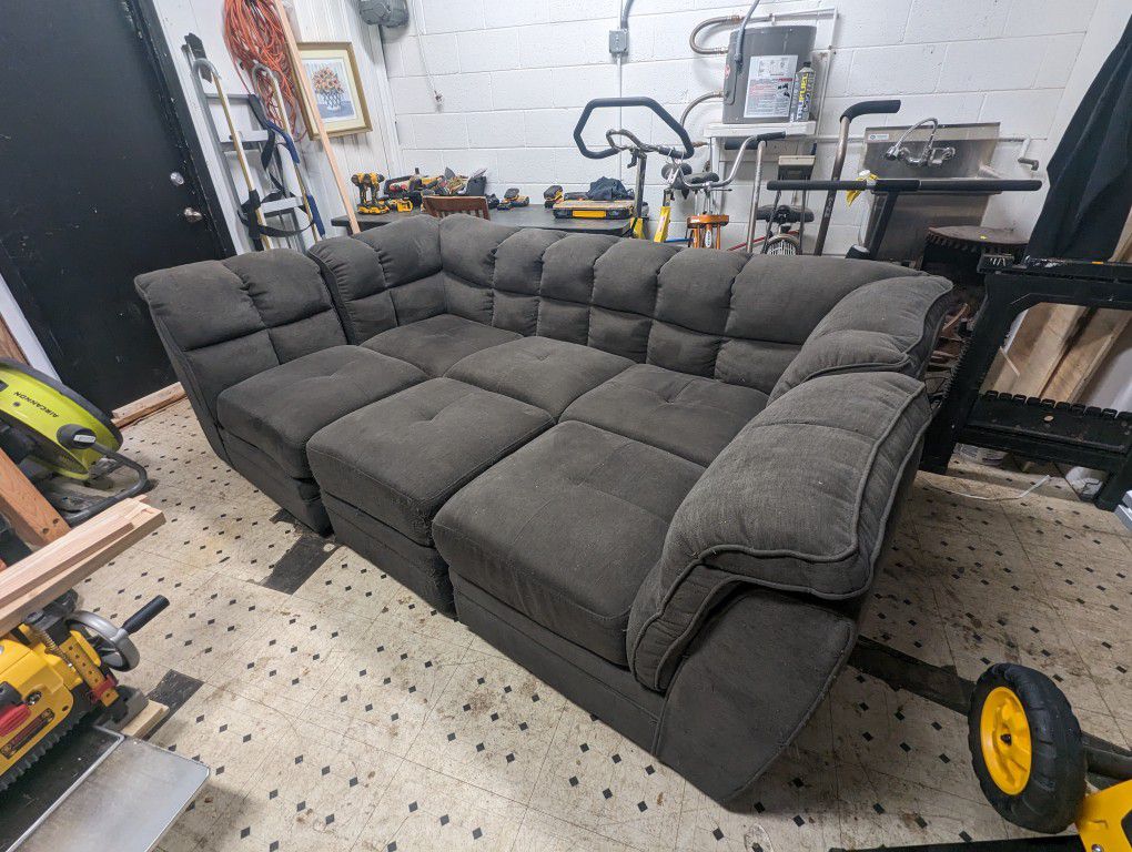 Free Delivery! Modular Grey Sectional Couch 