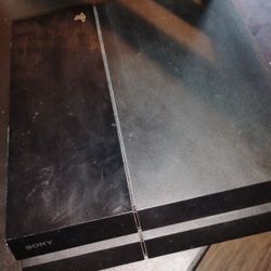 PS4 W/ CABLES / 1 CONTROLLER